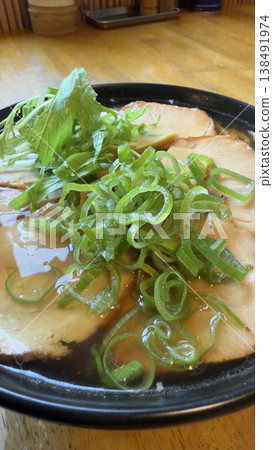 蔥花烤豬肉拉麵 138491974