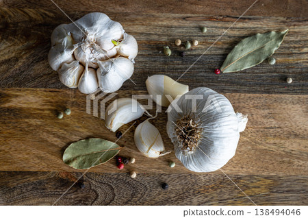 Raw Garlic on Wooden Cutting Board Raw Garlic on Wooden Cutting Board 138494046