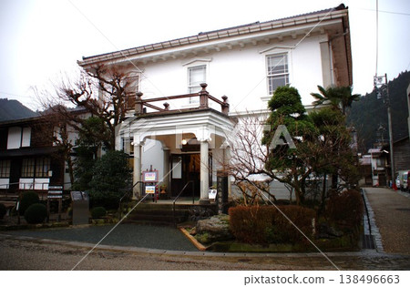 The townscape of Gujo Hachiman, the site of the former Gujo Hachiman Rakugeikan (Gakugeikan). The townscape of Gujo Hachiman, the site of the former Gujo Hachiman Rakugeikan (Gakugeikan). 138496663