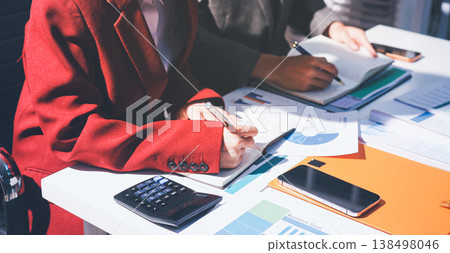 Diverse business people having a team meeting in an office Diverse business people having a team meeting in an office 138498046