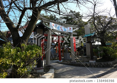 The torii gate and entrance to the grounds of Minato Inari Shrine (Chuo Ward, Niigata City, Niigata Prefecture) The torii gate and entrance to the grounds of Minato Inari Shrine (Chuo Ward, Niigata City, Niigata Prefecture) 138498398