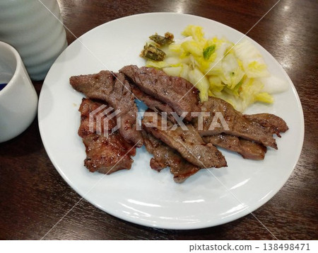 恰到好處的鹹味調味料讓筷子動起來…仙台的美味“牛舌” 138498471