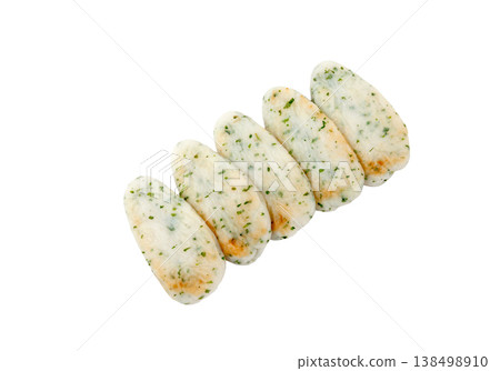 竹葉味魚餅[白色背景，摳圖] 138498910