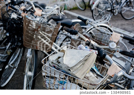 Abandoned bicycle Abandoned bicycle 138498981