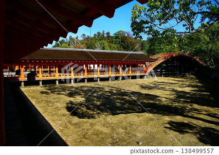漂浮在海上的神社......安藝的嚴島神社,宮島 漂浮在海上的神社......安藝的嚴島神社,宮島 138499557