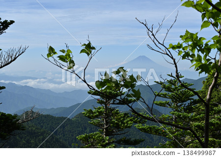 攀登小布希岳（長野縣、山梨縣、埼玉縣） 138499987