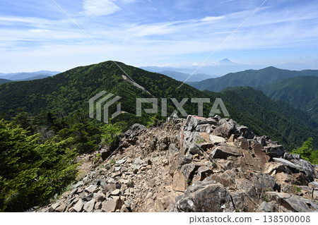 Climbing Mt. Kobushigatake, Nagano, Yamanashi, Saitama 138500008