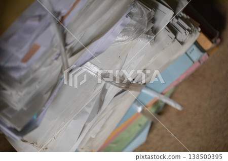 We want to eliminate the huge piles of paper documents tied together with string through DX promotion. 138500395