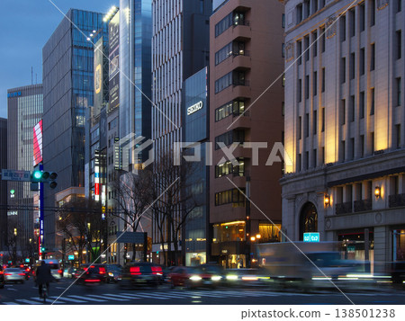 Evening view of the bustling Ginza 4-chome intersection (March 2026) Evening view of the bustling Ginza 4-chome intersection (March 2026) 138501238