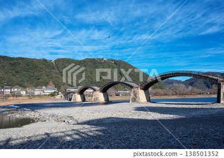 錦帶橋,日本最具代表性的木橋之一。 錦帶橋,日本最具代表性的木橋之一。 138501352