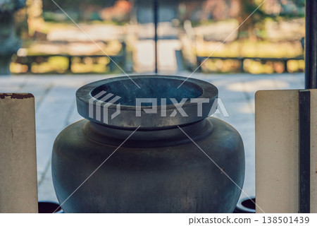 Incense burner and incense smoke 138501439