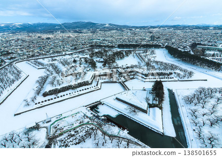 【函館,五稜郭】五稜郭公園被雪覆蓋 【函館,五稜郭】五稜郭公園被雪覆蓋 138501655