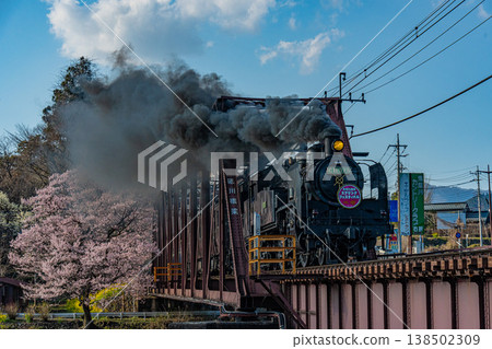 藍天、櫻花與蒸氣機車：日本的春日景色 138502309