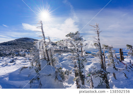 Winter mountain climbing scenery on Mt. Kitayokodake in Nagano Prefecture: A snow-covered mountain landscape. Winter mountain climbing scenery on Mt. Kitayokodake in Nagano Prefecture: A snow-covered mountain landscape. 138502556