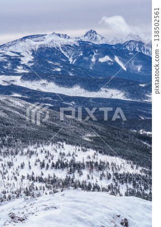Winter mountain climbing scenery on Mt. Kitayokodake in Nagano Prefecture: A snow-covered mountain landscape. Winter mountain climbing scenery on Mt. Kitayokodake in Nagano Prefecture: A snow-covered mountain landscape. 138502561