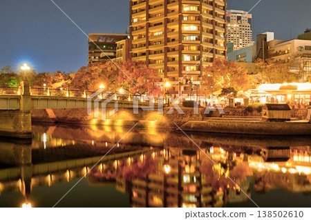 Night view of the Motoyasu River at Hiroshima Peace Memorial Park <March 2026> Night view of the Motoyasu River at Hiroshima Peace Memorial Park <March 2026> 138502610