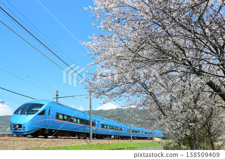 Odakyu 60000 series MSE, Monscar, and cherry blossoms Odakyu 60000 series MSE, Monscar, and cherry blossoms 138509409
