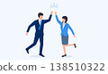 向量插圖，描繪了身著西裝的商人、一男一女互相擊掌慶祝的場景。 138510322