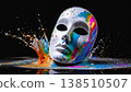 塗滿彩色顏料的白色面具 / 抽象藝術材料，象徵自我表達和多樣性 138510507