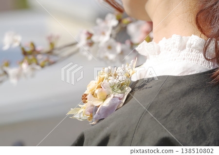 An elegant corsage to adorn your chest at the ceremony. An elegant corsage to adorn your chest at the ceremony. 138510802