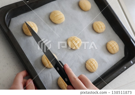 Lace pattern making for melon bread cookies 138511873