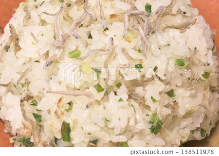 高鈣炒飯配乾沙丁魚 138511978