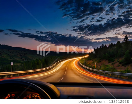 黃昏時分的駕車風景 黃昏時分的駕車風景 138512928