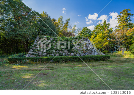 View of the ruins of Futamata Castle in Hamamatsu City (Shizuoka Prefecture) View of the ruins of Futamata Castle in Hamamatsu City (Shizuoka Prefecture) 138513016