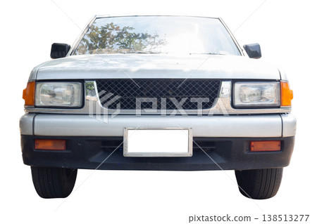 The front of the car with the license plate 138513277