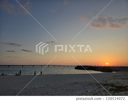 沖繩宮古島的日落美景 138514072