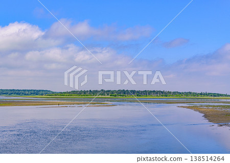 Lake Furen in early summer in eastern Hokkaido; Shunkunitai 138514264
