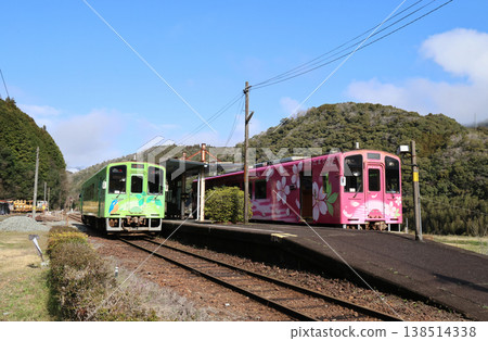 Diesel railcars exchanging at Kitakawachi Station on the Nishikigawa Railway. Diesel railcars exchanging at Kitakawachi Station on the Nishikigawa Railway. 138514338
