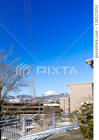 A view of Mount Fuji and a transmission tower. A view of Mount Fuji and a transmission tower. 138515052