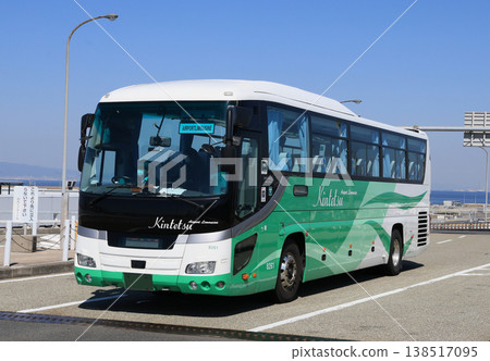 Kintetsu Bus limousine bus arriving at Kansai Airport Kintetsu Bus limousine bus arriving at Kansai Airport 138517095