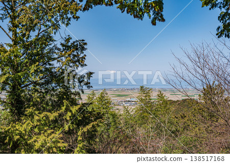 滋賀縣近江八幡市安土城遺址的森林景色 滋賀縣近江八幡市安土城遺址的森林景色 138517168