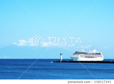 A cruise ship entering Shimizu Port in Shizuoka Prefecture during a regatta in March. A cruise ship entering Shimizu Port in Shizuoka Prefecture during a regatta in March. 138517341
