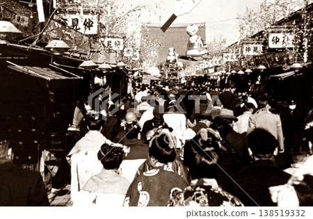 Old photo from 1956, New Year's scene at Nakamise Shopping Street in Asakusa, Tokyo Old photo from 1956, New Year's scene at Nakamise Shopping Street in Asakusa, Tokyo 138519332