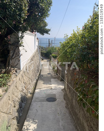 The way to the sea The way to the sea 138519549