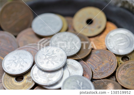 Japanese coins: well-used coins Japanese coins: well-used coins 138519952