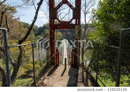 山間的吊橋 山間的吊橋 138520136