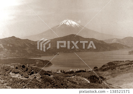 Old photo from 1961: Lake Ashi and Mount Fuji seen from Mount Daikan in Hakone 138521571