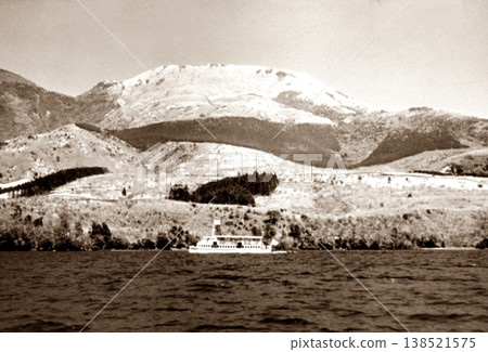 1961年的老照片，箱根、蘆之湖和駒岳。 138521575