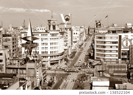 老照片，1962年，東京，銀座中央通全景（銀座四丁目附近） 138522104