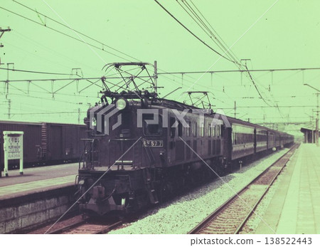 An EF57 northbound local train stopped at Kurihashi Station on the Tohoku Main Line. 138522443