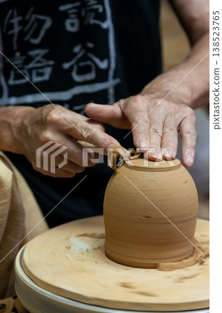 Scenes from the pottery making process of Okinawan Yachimun pottery Scenes from the pottery making process of Okinawan Yachimun pottery 138523765