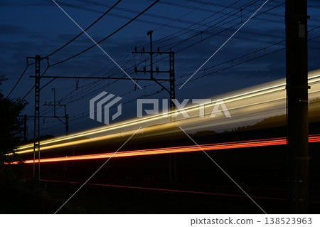 夏末的黃昏，Spacia X12 沿著栃木公路飛馳。 138523963