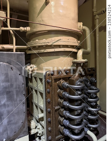 Heat exchanger unit installed inside a submarine 138524214
