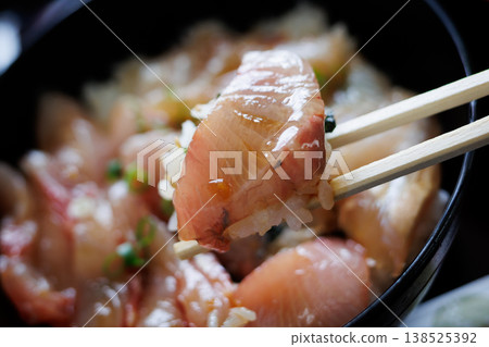 在青森縣當地超市附設的餐廳裡吃到的什錦醃菜飯。 138525392