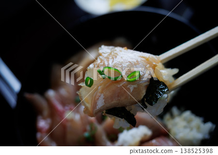 在青森縣當地超市附設的餐廳裡吃到的什錦醃菜飯。 138525398