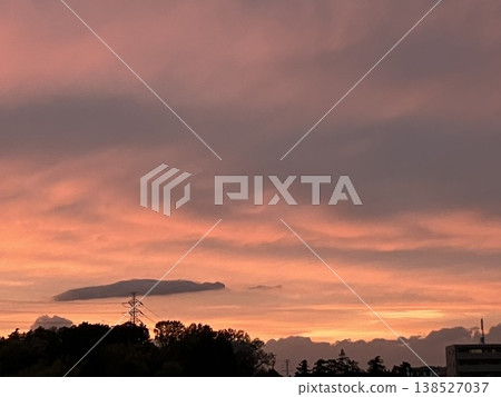 Sky dyed in sunset Sky dyed in sunset 138527037